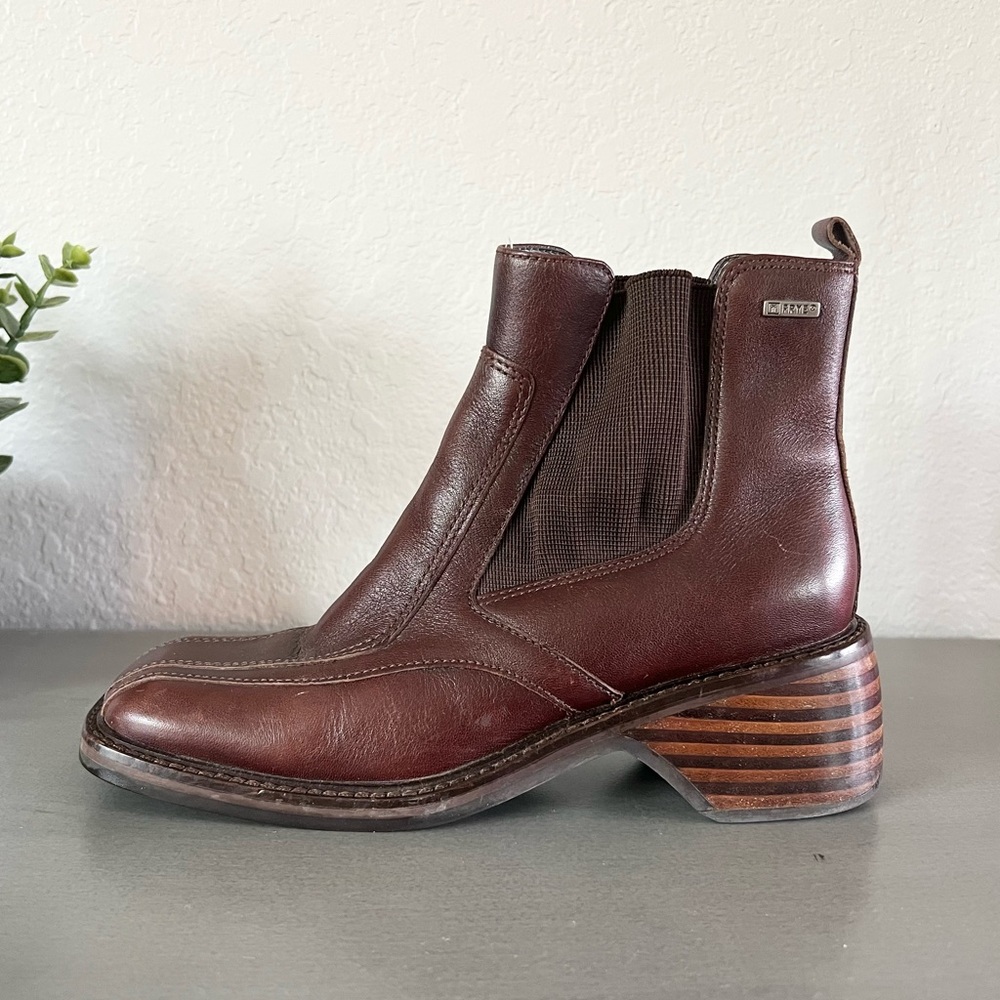 Vintage Frye “Frenzy Side Gore” Leather Ankle Boots